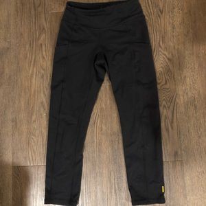 Lucy Crop Leggings w/ Pockets